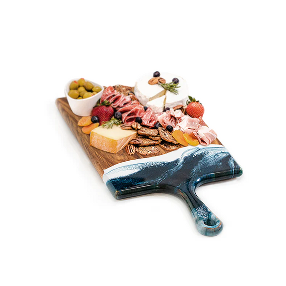 https://www.pearlgrant.com/cdn/shop/products/Large_Acacia_Cheese_Board_Navy_White_Metallic_580x.png?v=1696099650